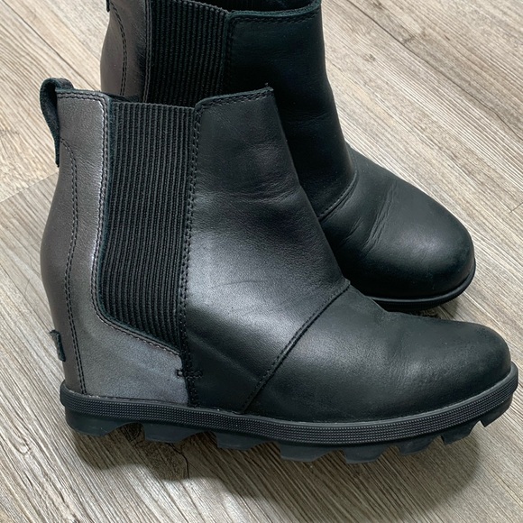 SOREL JOAN OF ARCTIC WEDGE II CHELSEA BOOT BLACK & SILVER METALLIC SIZE 8 - Picture 1 of 10